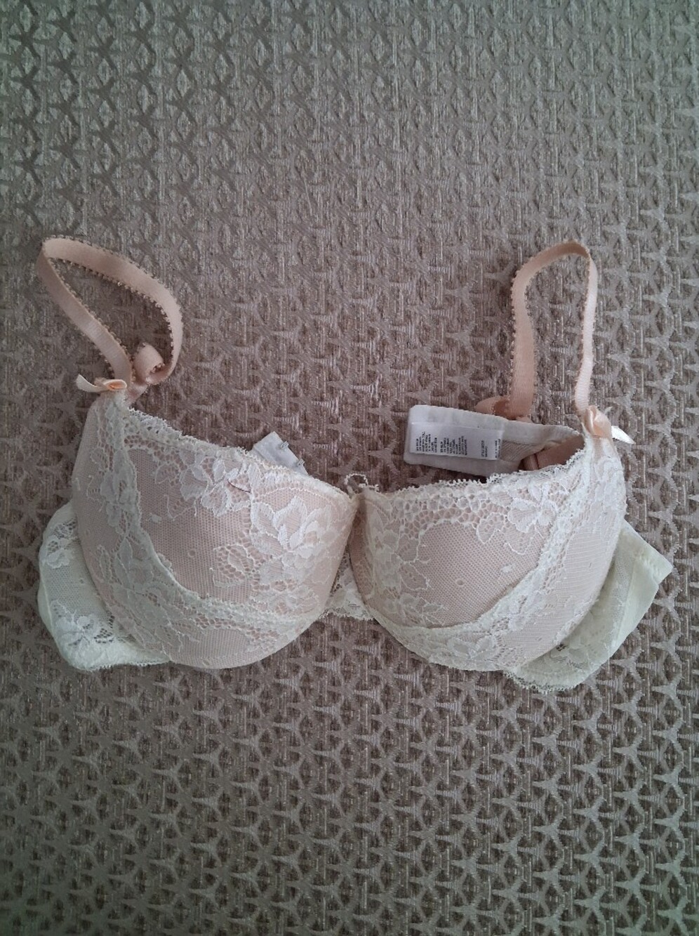 Delicate Lace Push-Up Bra in Light Pink - Women's Intimates